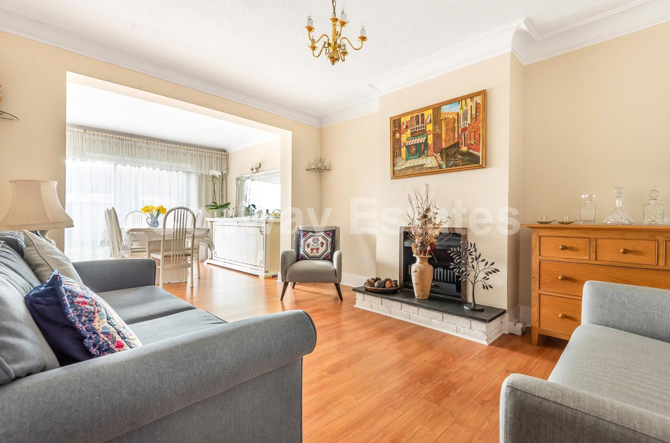 Longfield Avenue, Mill Hill
